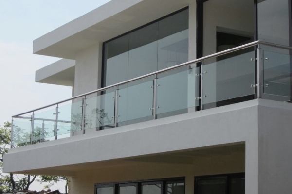 Stainless Steel & Glass Railing